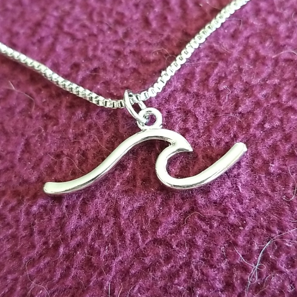 Box Chain Single Wave Charm Necklace